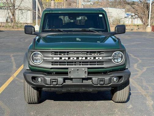 Eruption Green Metallic 2022 Ford Bronco Black Diamond