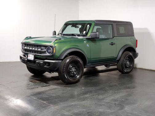 Eruption Green Metallic 2022 Ford Bronco Black Diamond