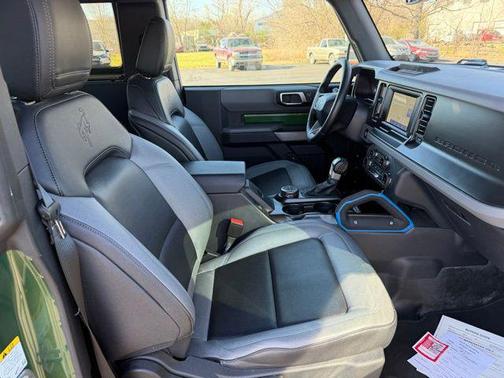 Eruption Green Metallic 2022 Ford Bronco Black Diamond