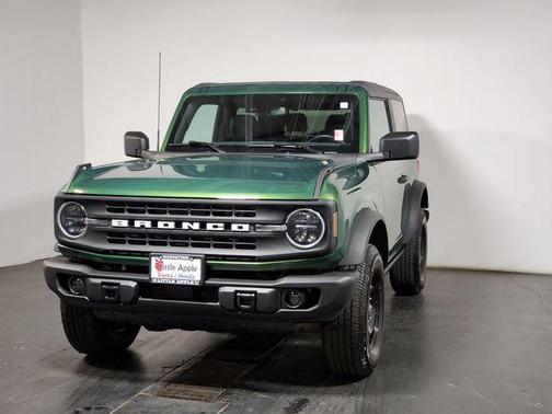 Eruption Green Metallic 2022 Ford Bronco Black Diamond