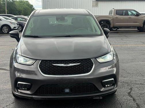 Granite Crystal Metallic Clearcoat 2023 Chrysler Pacifica Touring L
