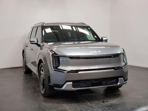 Pebble Gray 2024 Kia EV9 Land