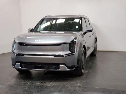 Pebble Gray 2024 Kia EV9 Land