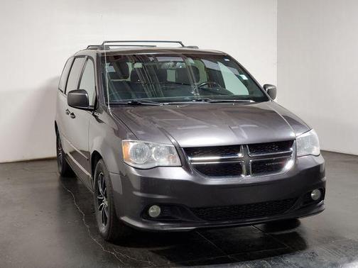 Granite Pearlcoat 2017 Dodge Grand Caravan GT