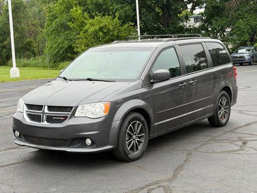 Granite Pearlcoat 2017 Dodge Grand Caravan GT
