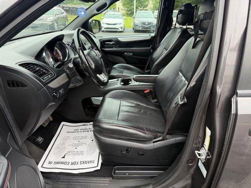 Granite Pearlcoat 2017 Dodge Grand Caravan GT