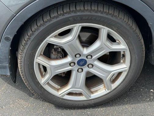 White Platinum Metallic Tri-Coat 2017 Ford Escape Titanium