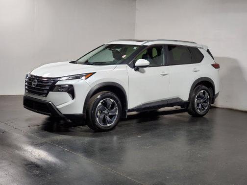 White Pearl 2024 Nissan Rogue SV
