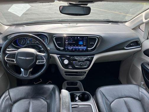 Luxury White Pearlcoat 2021 Chrysler Pacifica Touring L