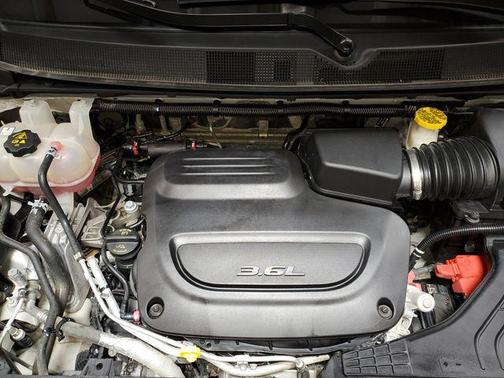 Luxury White Pearlcoat 2021 Chrysler Pacifica Touring L