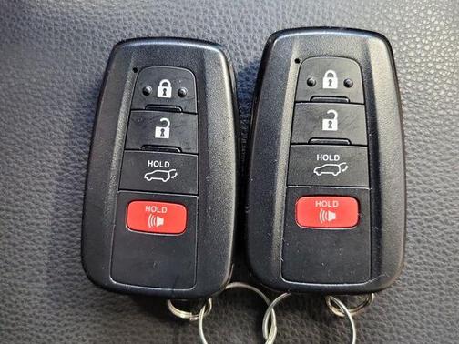 Ice Cap 2023 Toyota RAV4 Hybrid XLE