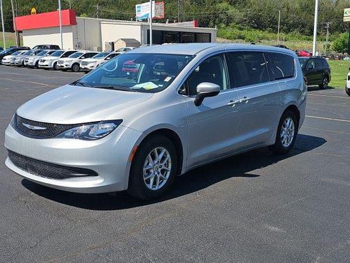 Silver Mist Clearcoat 2023 Chrysler Voyager LX