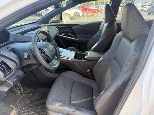 Wind Chill Pearl 2025 Toyota bZ4X XLE