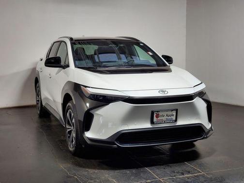 Wind Chill Pearl 2025 Toyota bZ4X XLE
