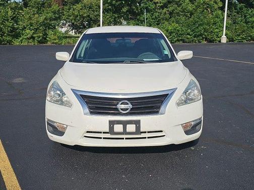 Pearl White 2014 Nissan Altima 2.5 S