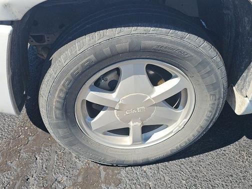 Summit White 2002 GMC Envoy SLE