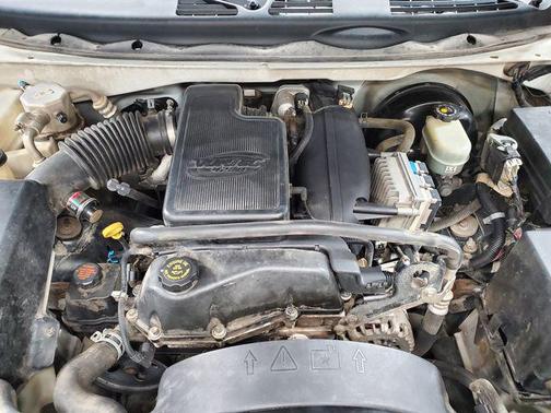 Summit White 2002 GMC Envoy SLE