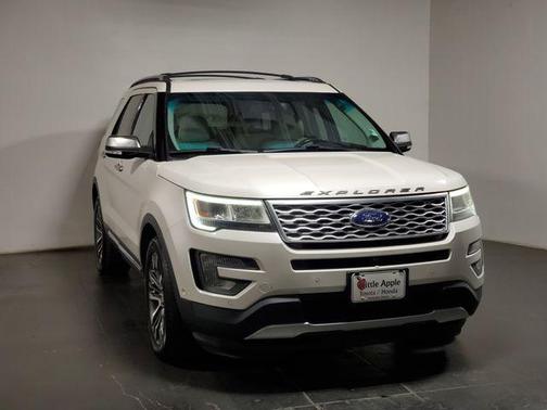 White Platinum Clearcoat Metallic 2016 Ford Explorer Platinum