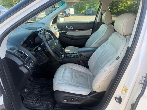 White Platinum Clearcoat Metallic 2016 Ford Explorer Platinum