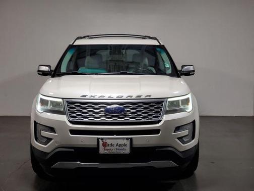White Platinum Clearcoat Metallic 2016 Ford Explorer Platinum