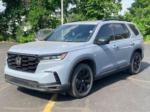 Sonic Gray Pearl 2025 Honda Pilot Black Edition