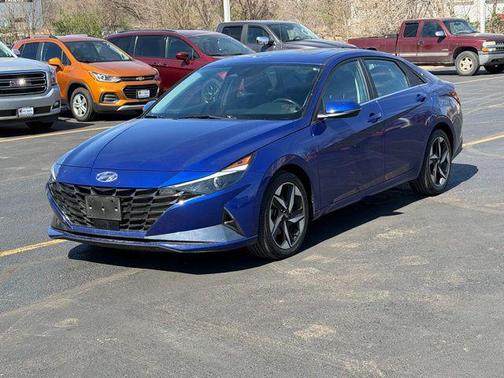 2022 Hyundai ELANTRA SEL
