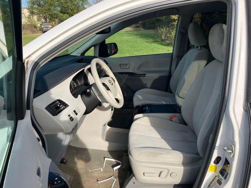 2012 Toyota Sienna LE