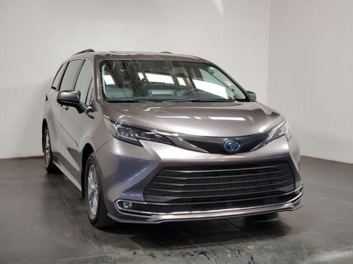 2022 Toyota Sienna XLE