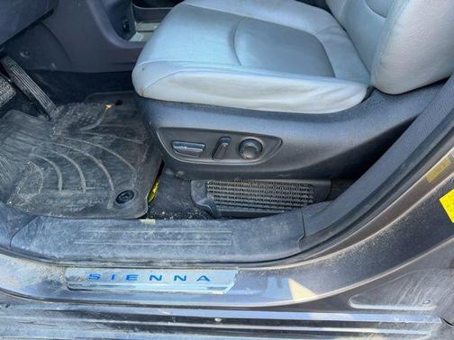 2022 Toyota Sienna XLE