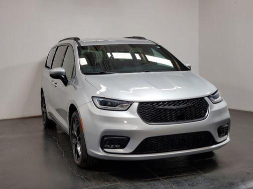 Silver Mist Clearcoat 2023 Chrysler Pacifica Touring L
