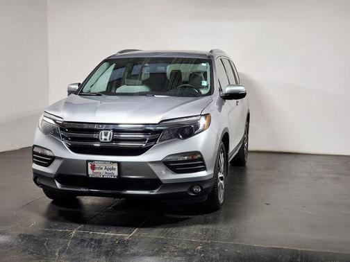 Lunar Silver Metallic 2016 Honda Pilot Touring