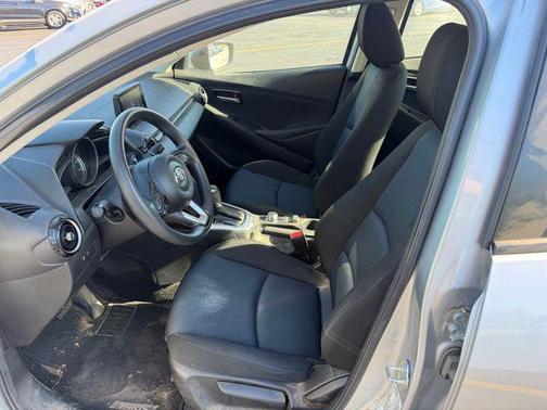 Chromium 2019 Toyota Yaris Sedan LE