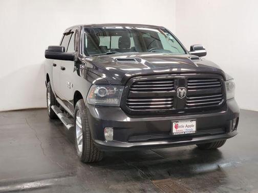 Brilliant Black Crystal Pearlcoat 2016 RAM 1500 Sport