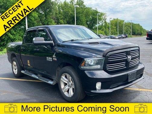 Brilliant Black Crystal Pearlcoat 2016 RAM 1500 Sport