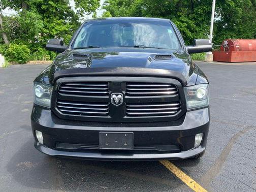 Brilliant Black Crystal Pearlcoat 2016 RAM 1500 Sport