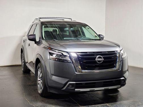 Gun Metallic 2022 Nissan Pathfinder SL 2WD