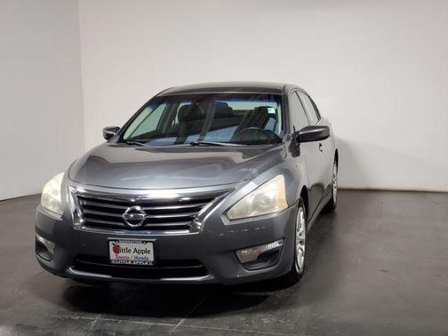 Gun Metallic 2015 Nissan Altima 2.5 S