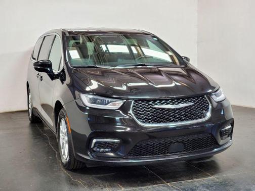 Diamond Black Crystal Pearlcoat 2025 Chrysler Pacifica L