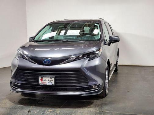 2025 Toyota Sienna XLE