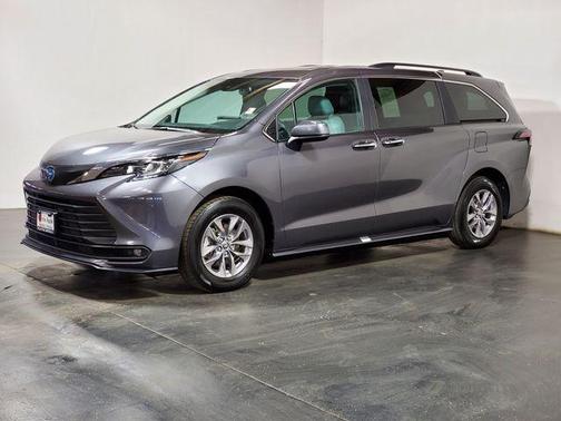 2025 Toyota Sienna XLE