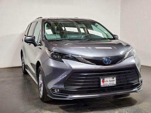 2025 Toyota Sienna XLE