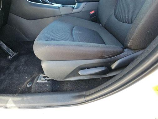 Ice Cap 2024 Toyota RAV4 LE