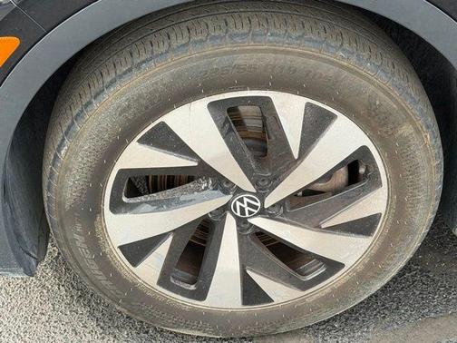 Deep Black Pearl 2023 Volkswagen ID.4 Pro