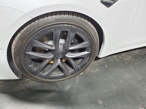 Pearl White Multi-Coat 2021 Tesla Model S Plaid