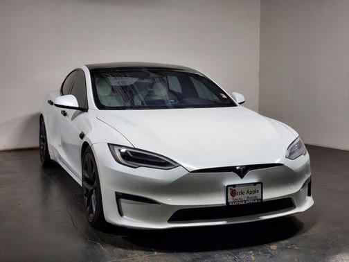 Pearl White Multi-Coat 2021 Tesla Model S Plaid