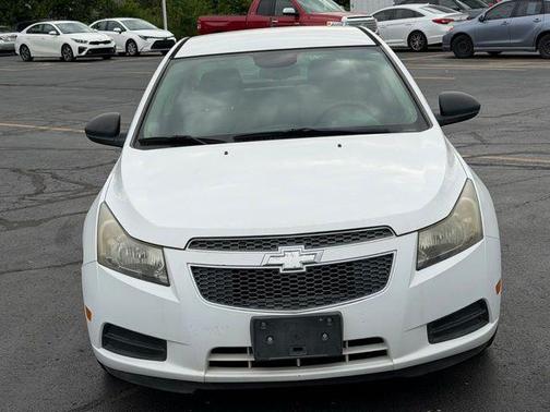 Summit White 2014 Chevrolet Cruze LS
