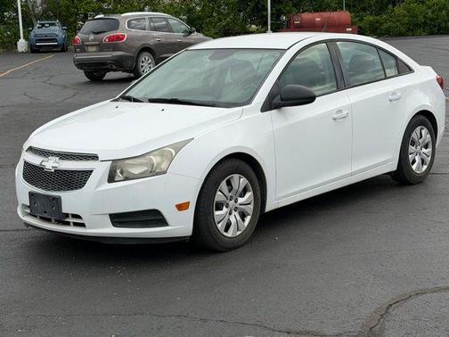 Summit White 2014 Chevrolet Cruze LS