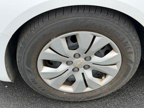Summit White 2014 Chevrolet Cruze LS