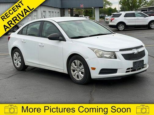Summit White 2014 Chevrolet Cruze LS