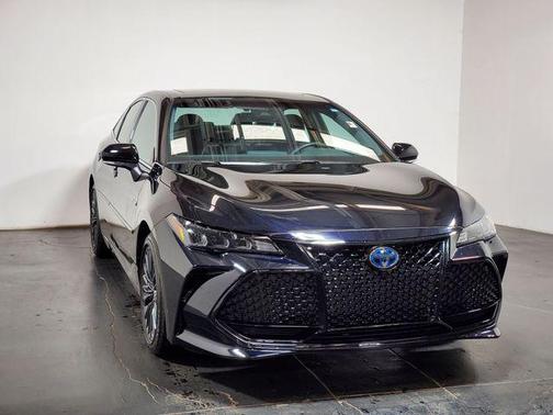 2020 Toyota Avalon Hybrid XSE